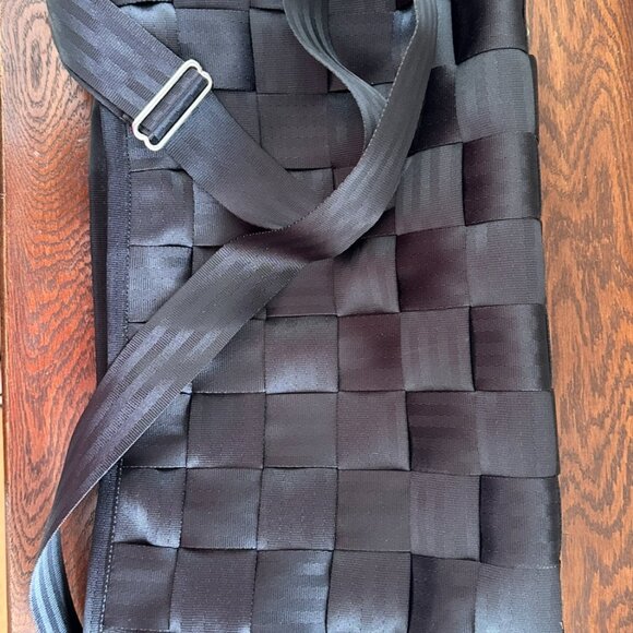 Large Black Original Seatbelt Bag/Messenger bag 15Lx4Dx11H - Picture 2 of 8